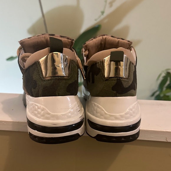 Steve Madden Camouflage and Leopard Women's Sneakers - Picture 5 of 8